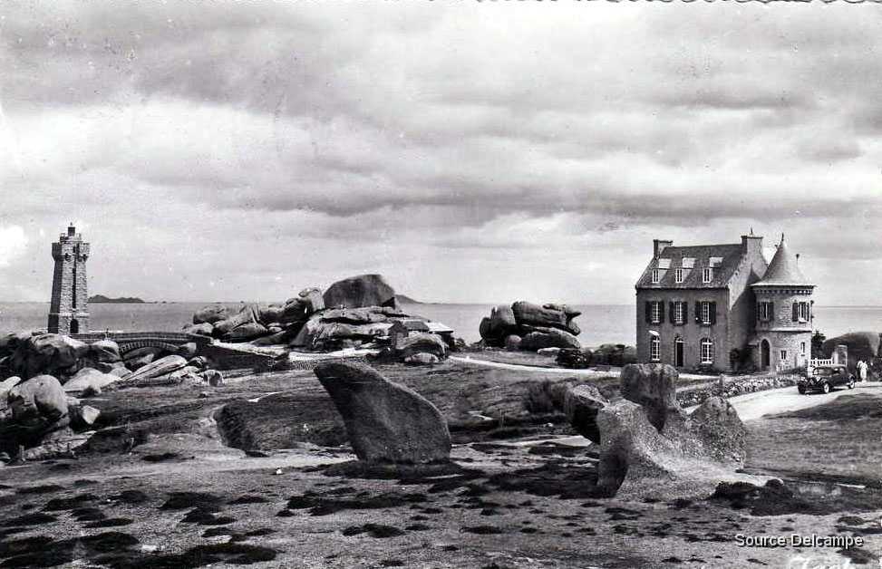 22 Ploumanac h Le Phare.jpg